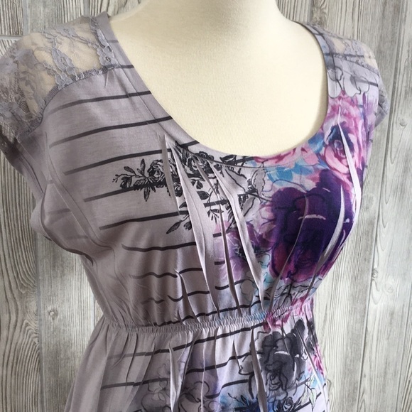 DECREE Gray Lace Floral Top Size Medium - Picture 2 of 7